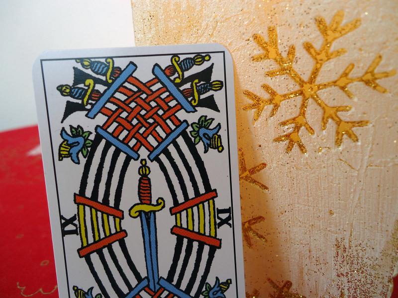 Tarotová karta Devět mečů